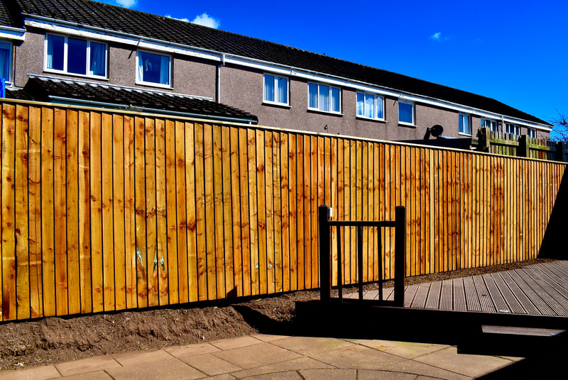 Edinburgh and Midlothian garden fence installation