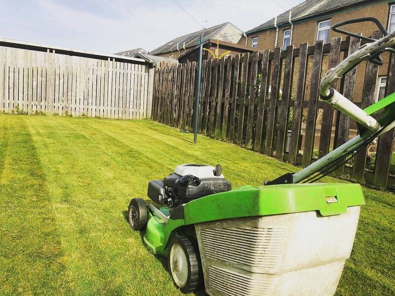 Grass cutting services in Edinburgh by JDS Gardening, click here for a quote