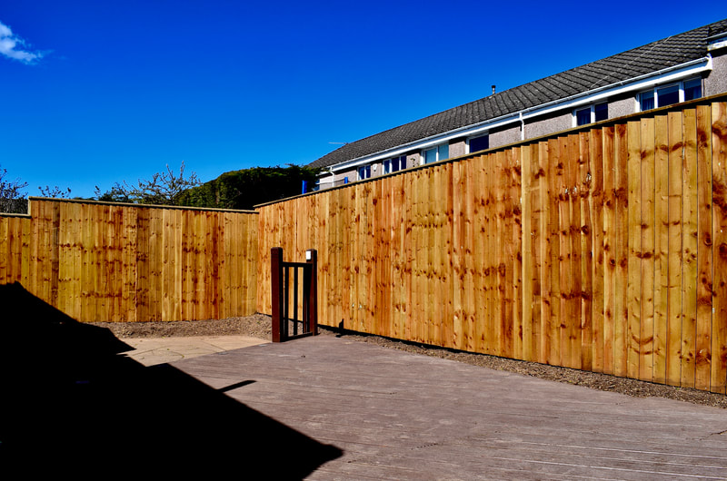 garden fence installers in Edinburgh and Midlothian