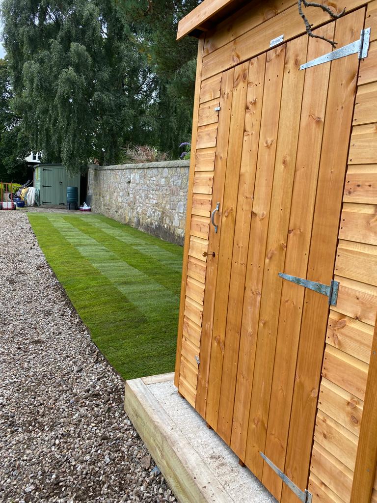 Do you need need grass supplied and layed in Edinburgh, click here for a lawn grass installation quote.