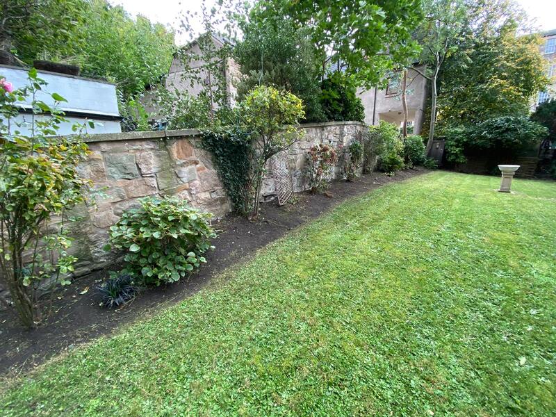 Garden weeding and  tidy up services in Edinburgh by JDS, click here for a garden weeding and tidy-up quote anywhere in Edinburgh
